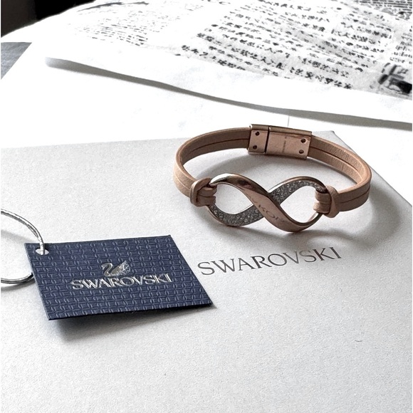 ✨Stunning Vintage Swarovski Infinity Rose Bracelet featuring Clear Pave Crystals - Picture 9 of 16